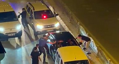 Edirne'de takiple durdurulan otomobilde 6 kaçak göçmen yakalandı