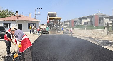 Edremit'te asfalt çalışmaları devam ediyor