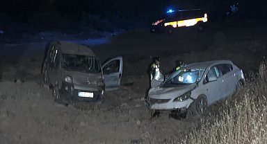 Elazığ'da hafif ticari araç ile otomobil çarpıştı: 9 yaralı