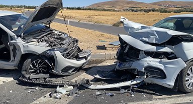 Elazığ'da otomobiller çarpıştı: 2'si ağır, 8 yaralı