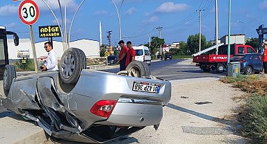 Elektrik direğine çarpıp takla atan otomobilin sürücüsü öldü