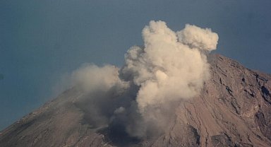 Endonezya'daki Semeru Yanardağı'nda patlama