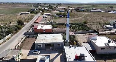 Engelli imam, gönüllülerle birlikte depremde yıkılan camiyi yeniden inşa etti