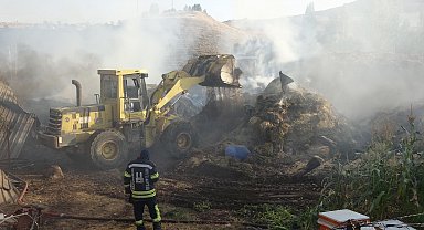 Erzurum'da, mahalledeki yangında 12 ev ve 10'a yakın ahır ile samanlıklar yandı