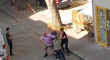 Ev sahibi ile kiracı arasında biber gazlı, sopalı kavga kamerada