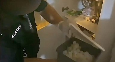 Evindeki kombi dolabında 1 kilo kokain ele geçirilen şüpheli tutuklandı