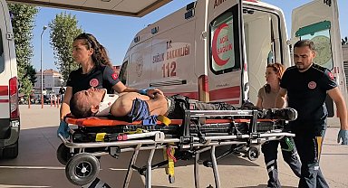 Fabrikada taşıma bantları arasına sıkışan işçi ağır yaralandı