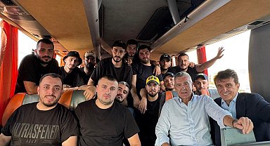 Fenerbahçe Başkanı Ali Koç taraftarlarla stada geldi