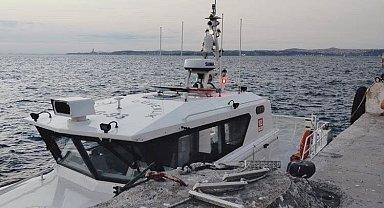 Feribottan denize atlayarak intihar girişiminde bulunan kadını yolcu kurtarıldı; o anlar kamerada