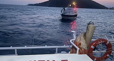 Fethiye açıklarında sürüklenen tekne kurtarıldı