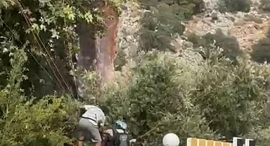 Fethiye'de yamaç paraşütü ağaca takılınca işletmenin çatısına indi: 1 yaralı