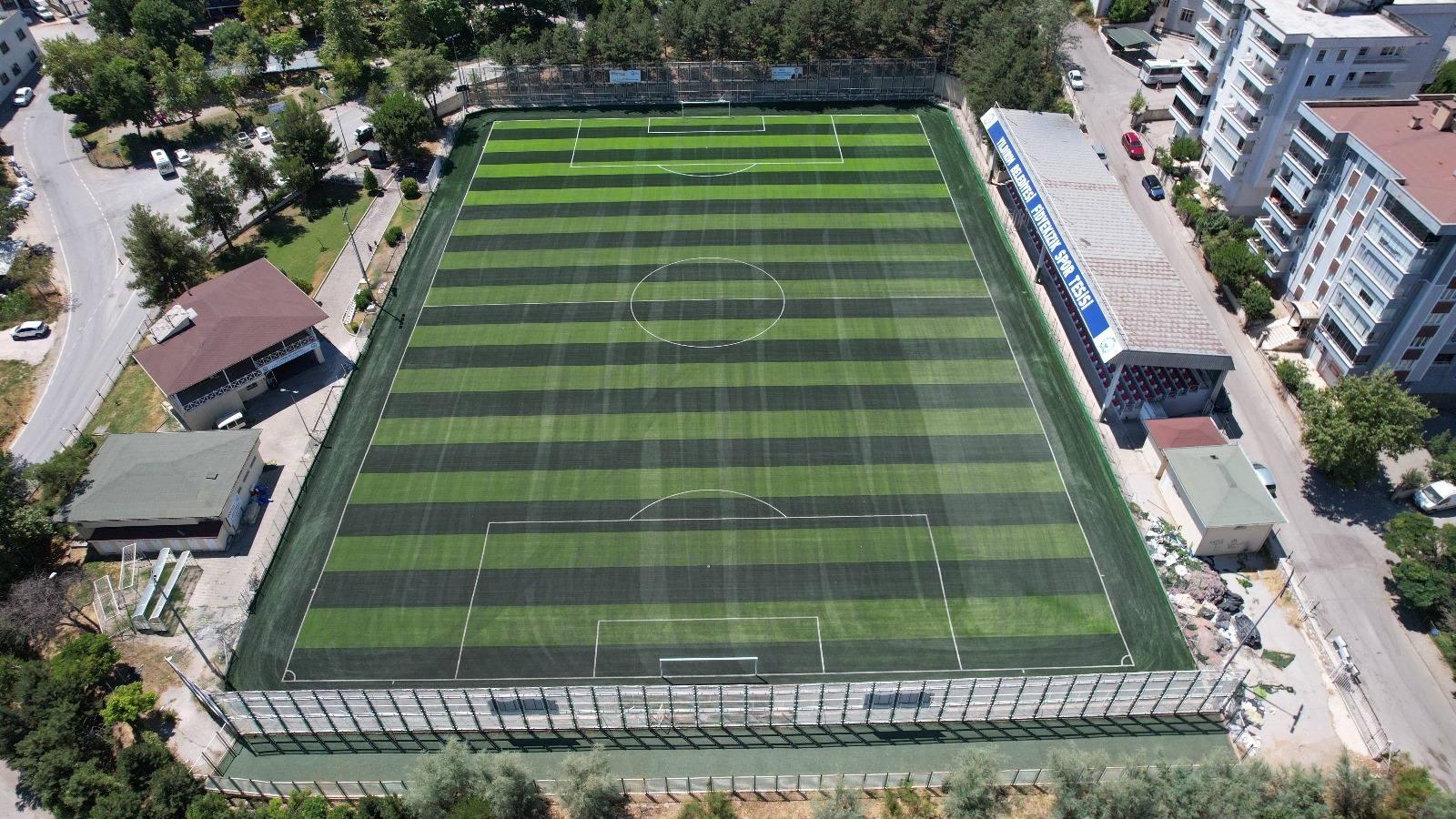 FİDYEKIZIK SPOR TESİSİ’NİN ZEMİNİ YENİLENDİ