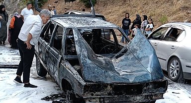 Gaziantep'te seyir halindeyken alev alan otomobil yandı