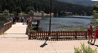 Gölcük Tabiat Parkı'nda hafta sonu yoğunluğu