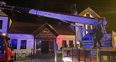 Gümüşhane'de 3 katlı otelde korkutan yangın: Yangın alarmı çalışınca bina boşaltıldı