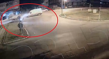 Hafif ticari araç ile ambulans çarpıştı; 5 yaralı