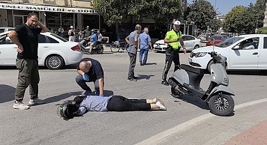 Hafif ticari araçla çarpışan motosikletin sürücüsü yaralandı