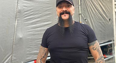 Hayko Cepkin, memleketinde 'Yozgat Sürmelisi'ni seslendirdi