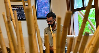 İmal ettiği neylerle neyzenlik geleneğini sürdürüyor