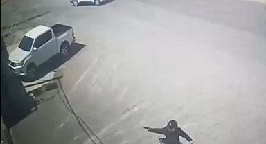 İş yerine silahlı saldırı kamerada; şüpheli tutuklandı