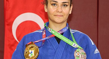 Işıl, okul koridorunda yeteneğinin keşfedilmesiyle başladığı kuraşta dünya şampiyonu oldu