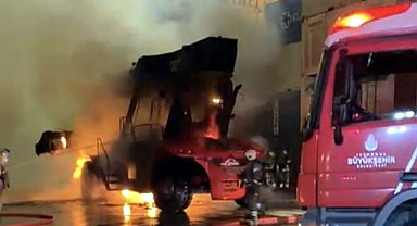 İstanbul - Ambarlı Limanı'nda yanan iş makinesi kullanılamaz hale geldi