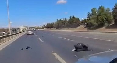 İstanbul - Arnavutköy'de kaza sonrası yola savrulan motosiklet sürücüsü, başka araçların altında kalmaktan son anda kurtuldu