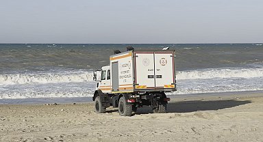 İstanbul - Arnavutköy'de yasağa rağmen denize giren kişi kayboldu