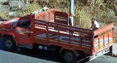 İstanbul- Avcılar'da kaldırım taşı hırsızlığı kamerada