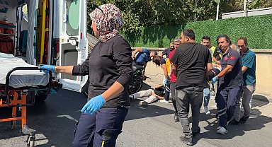 İstanbul- Avcılar'da motosiklet park halindeki çekiciye çarptı: 2 yaralı