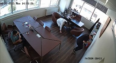 İstanbul - Bağcılar'da kumaş firmasına silahlı saldırı kamerada; yere yatıp kurtuldular