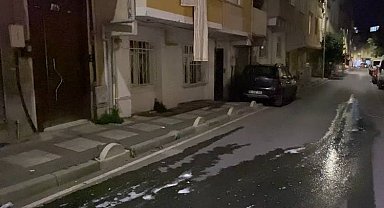 İstanbul - Bağcılar'da sokak ortasında kadın bıçaklayan zanlı linç edildi; polis güçlükle gözaltına aldı