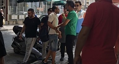 İstanbul- Bakırköy'de 100 dolarını düşürdü, yoldan geçen alıp kaçarken esnaf yakaladı