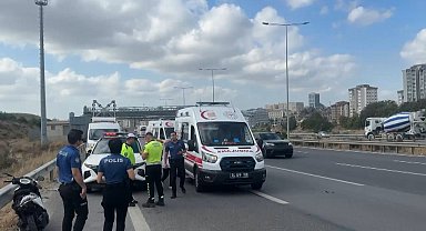 İstanbul - Başakşehir'de hafif ticari araç ile motosiklet çarpıştı: 1'i ağır 2 yaralı