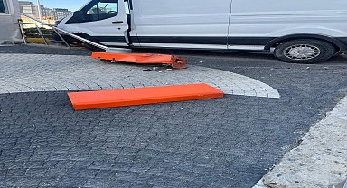 İstanbul - Başakşehir'de kamyonet kaldırımda bekleyenlere çarptı: 4'ü çocuk 5 yaralı