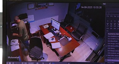 İstanbul - Başakşehir'de muhasebeci kasadaki 70 bin 900 dolarla kayıplara karıştı; o anlar kamerada