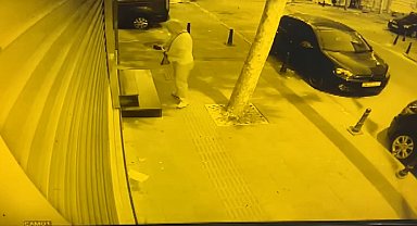 İstanbul - Bayrampaşa'da düşen cüzdandaki paraları aldı, güvenlik kamerasına yakalandı