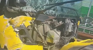 İstanbul - Beşiktaş'ta İETT otobüsü ile çarpışan minibüs devrildi: 1 yaralı