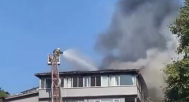 İstanbul - Beykoz'da 3 katlı binanın çatısında çıkan yangın söndürüldü