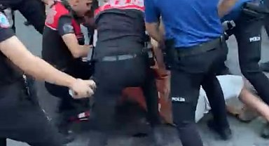 İstanbul- Beyoğlu'nda polisten kaçan motosikletli mahallede saklandı; ortalık karıştı