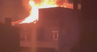 İstanbul - Beyoğlu'nda yangın çıkan dairedeki tüp patladı, mahalle halkı sokağa döküldü