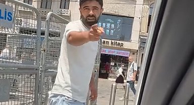 İstanbul - Beyoğlu'nda yolda 'Bagaj indiremezsin' tartışması kamerada: 'Beni böyle bekletemezsin'