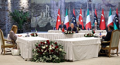 İstanbul- Cumhurbaşkanı Erdoğan, Meloni ve Dibeybe ile Dolmabahçe Ofisi'nde bir araya geldi Fotoğraf eklendi
