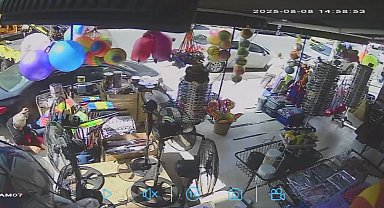 İstanbul - Esenyurt'ta vincin çarptığı otomobil savrularak dede ve torunlarına çarptı