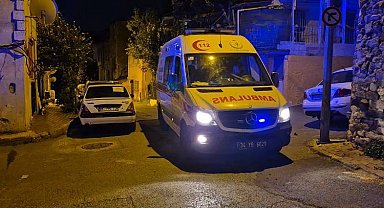 İstanbul- Fatih'te 3 katlı binanın çatısında çıkan yangın söndürüldü