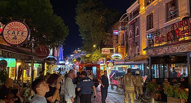 İstanbul - Fatih'te otelde çıkan yangın söndürüldü