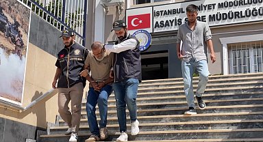 İstanbul - Galata Köprüsü'nde kumar oynatan şüpheli yakalandı