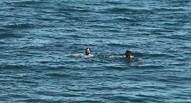 İstanbul - İstanbul'da sıcaktan bunalanlar Sirkeci Sahili'ne akın etti