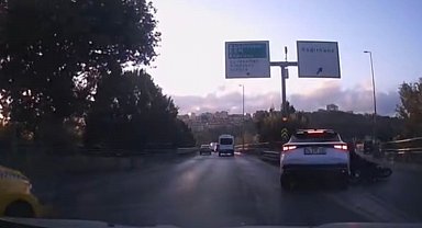 İstanbul - Kağıthane'de cip, motosiklete çarptı: 2 yaralı