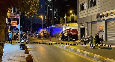 İstanbul - Kağıthane'de iş merkezinin çatısında yangın